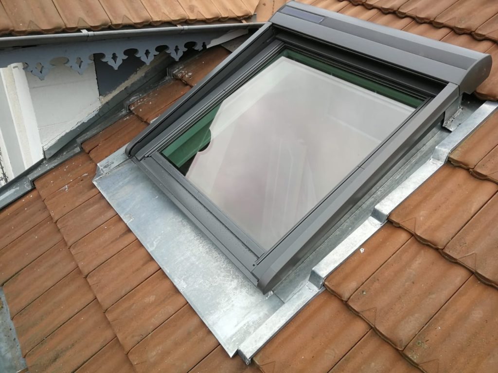 Volet roulant rigide solaire VELUX